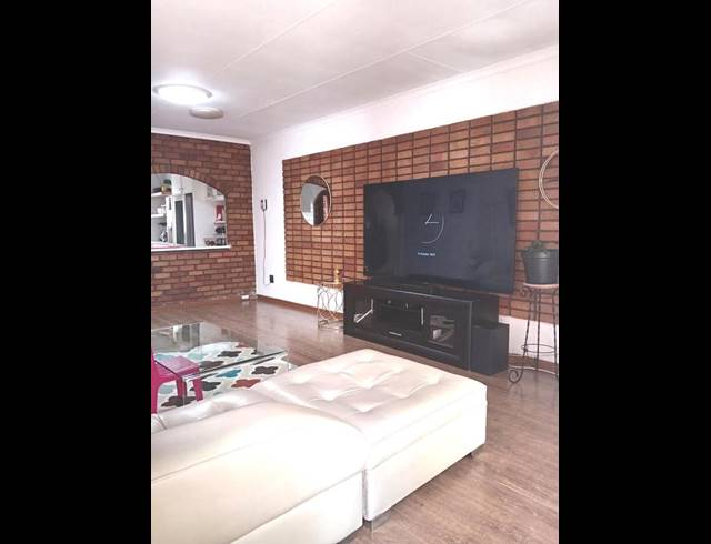 3 BEDROOM SIMPLEX FOR SALE IN DALPARK EXT 1